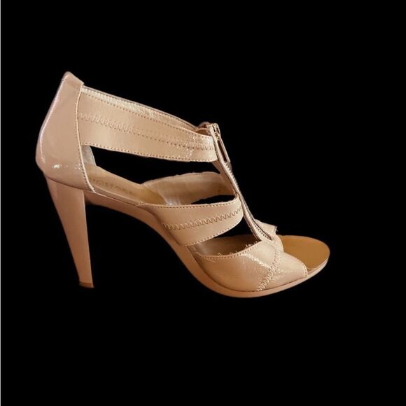 Michael Kors Berkeley T strap patent beige sandal in size 6.5 - Picture 14 of 14